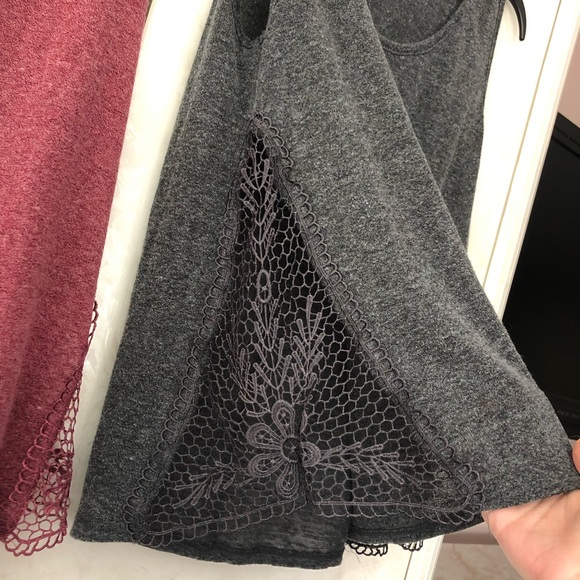 Bundle of 2 Laced Tank Tops - Picture 3 of 6